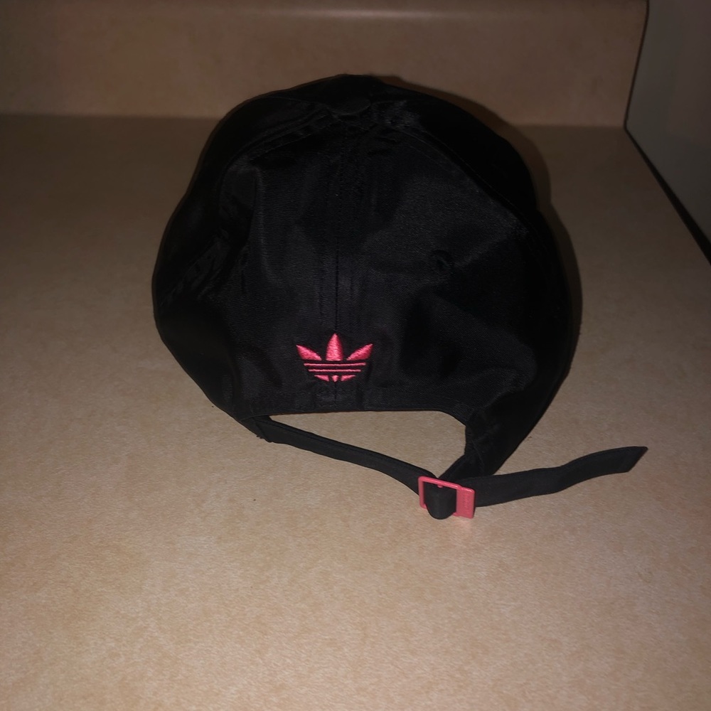 Adidas hat - Picture 3 of 3